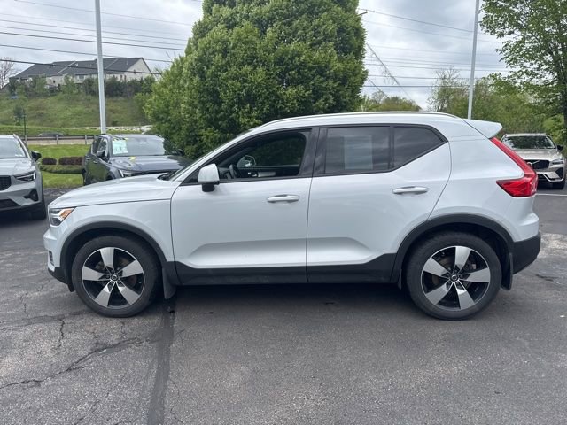 Used 2020 Volvo XC40 T5 Momentum w/ Protection Package AWD/4WD image 2