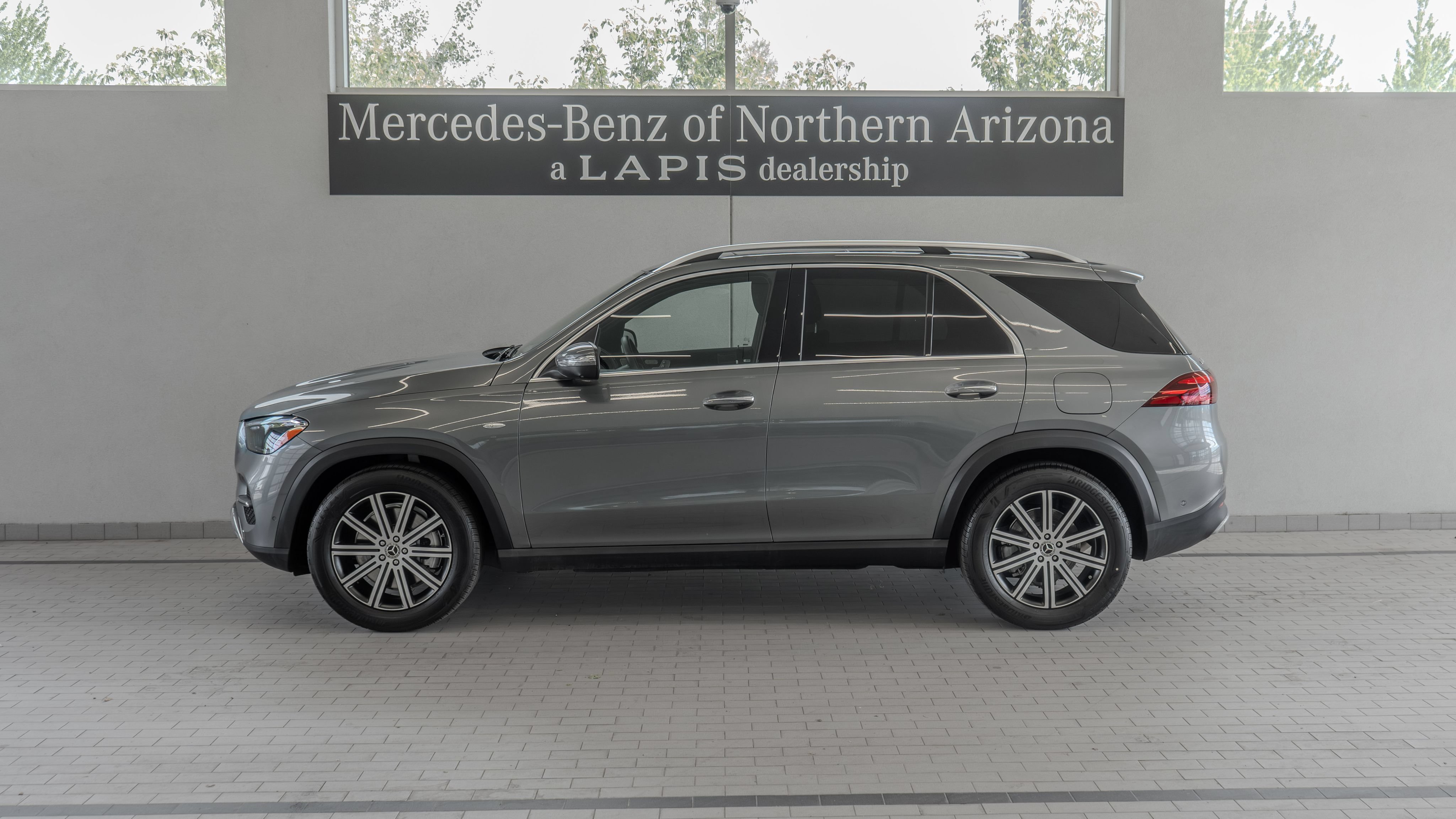 Certified 2025 Mercedes-Benz GLE 450e 4MATIC image 2