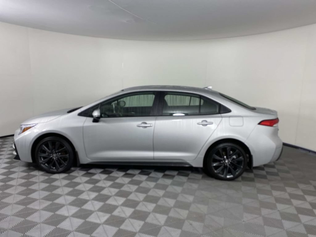 Used 2026 Toyota Corolla SE w/ SE Package FWD image 5