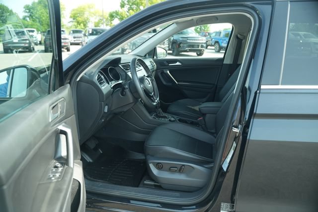 Used 2021 Volkswagen Tiguan SE AWD/4WD image 12