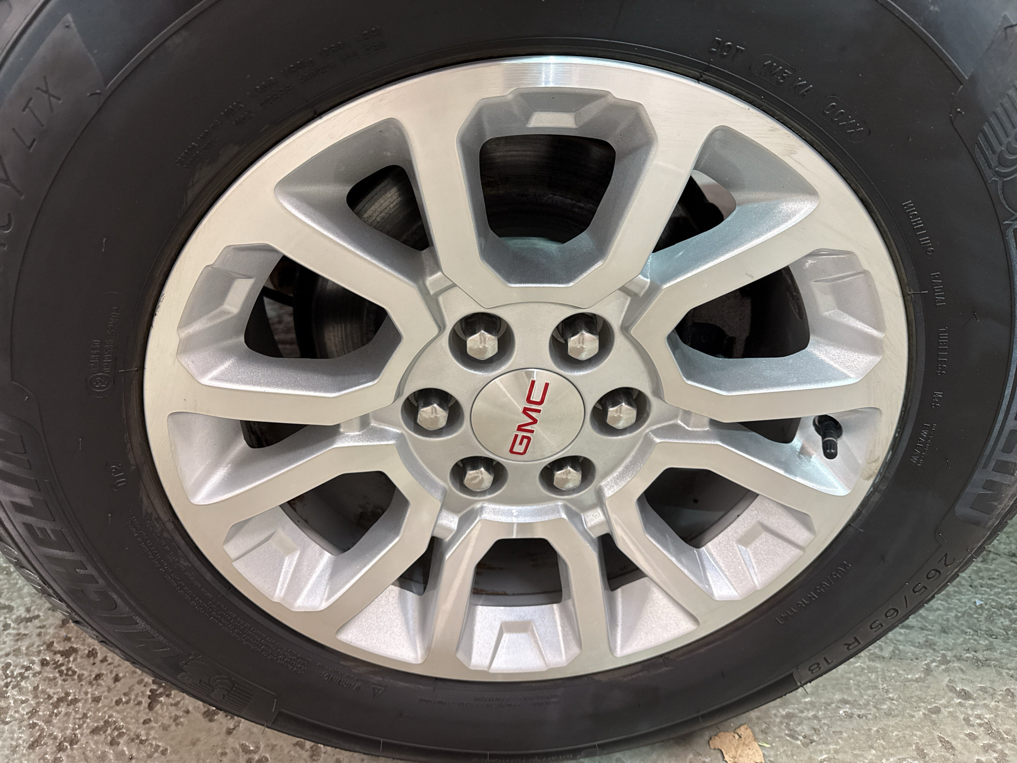 Used 2019 GMC Yukon XL SLT w/ Open Road Package AWD/4WD image 39