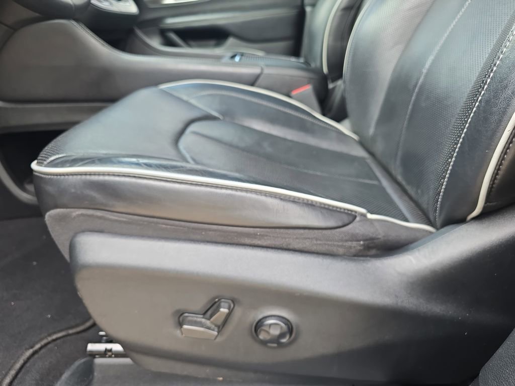 Used 2022 Chrysler Pacifica Limited w/ S Appearance Package FWD image 30