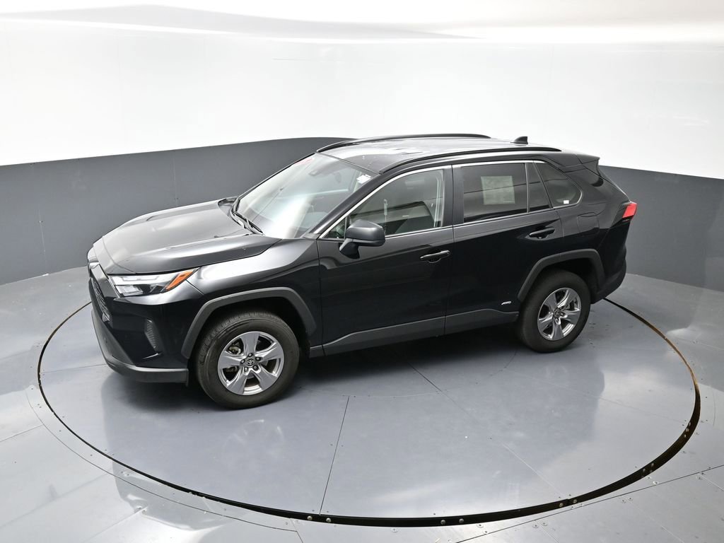 Used 2025 Toyota RAV4 LE image 43