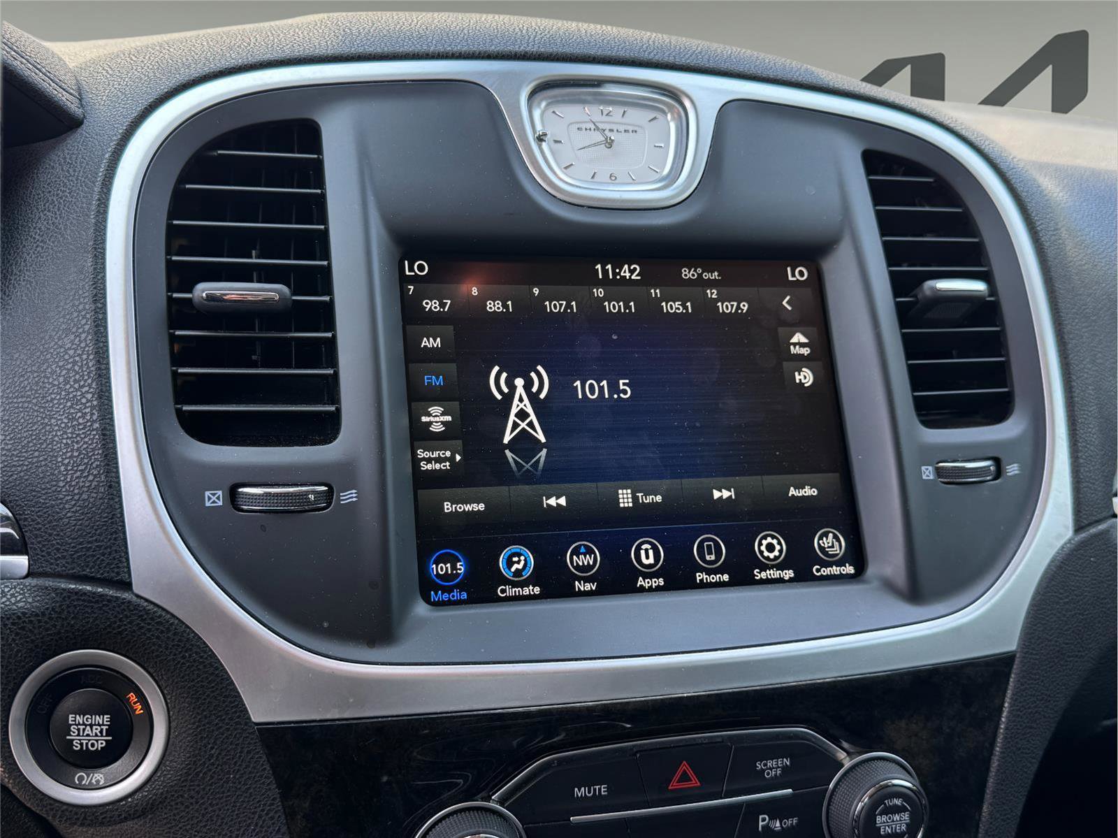 Used 2022 Chrysler 300 Touring L w/ Comfort Group image 15