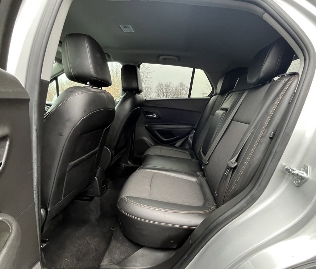 Used 2018 Chevrolet Trax LT w/ LT Convenience Package image 17