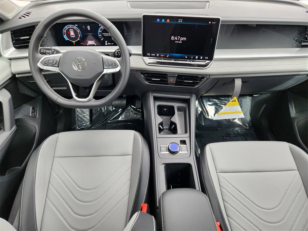 New 2025 Volkswagen Tiguan SE image 2