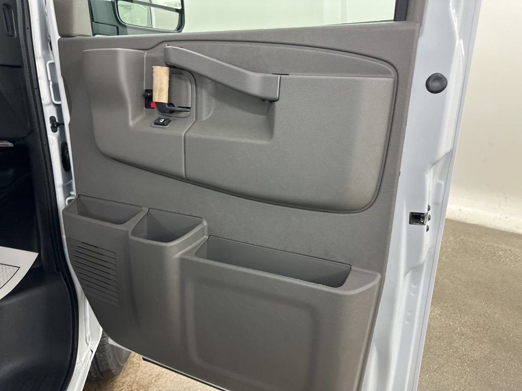 New 2026 GMC Savana 2500 w/ Driver Convenience Package RWD image 20