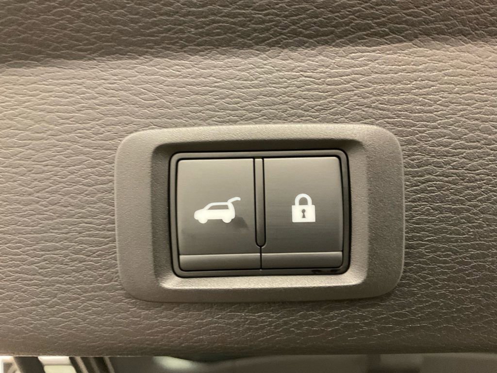 Used 2025 Mitsubishi Outlander AWD image 29