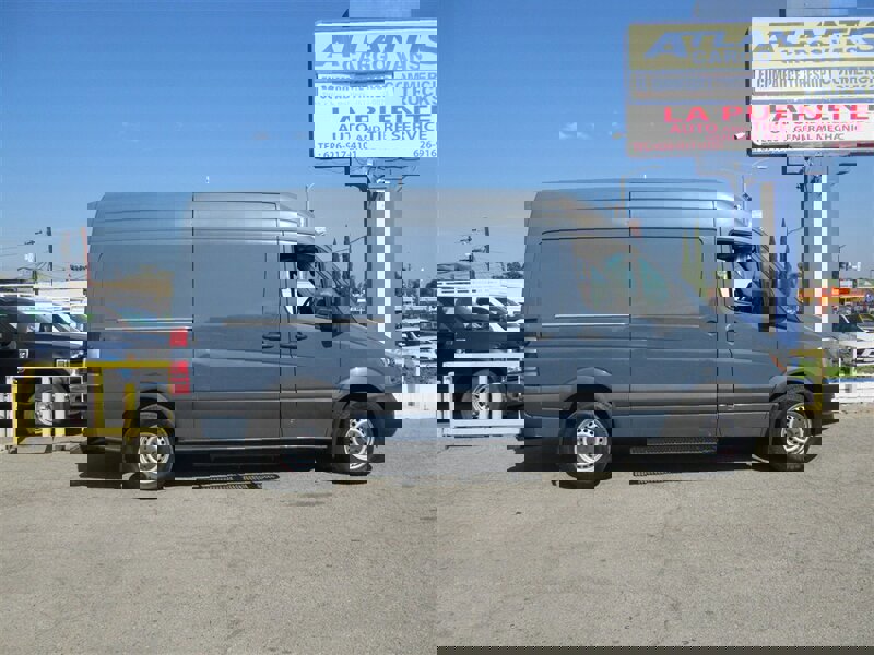 Used 2018 Mercedes-Benz Sprinter 2500 image 2