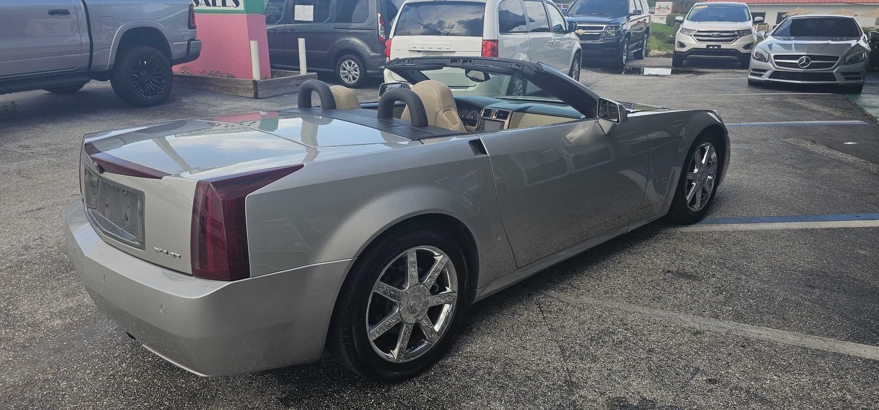 Used 2008 Cadillac XLR RWD image 28