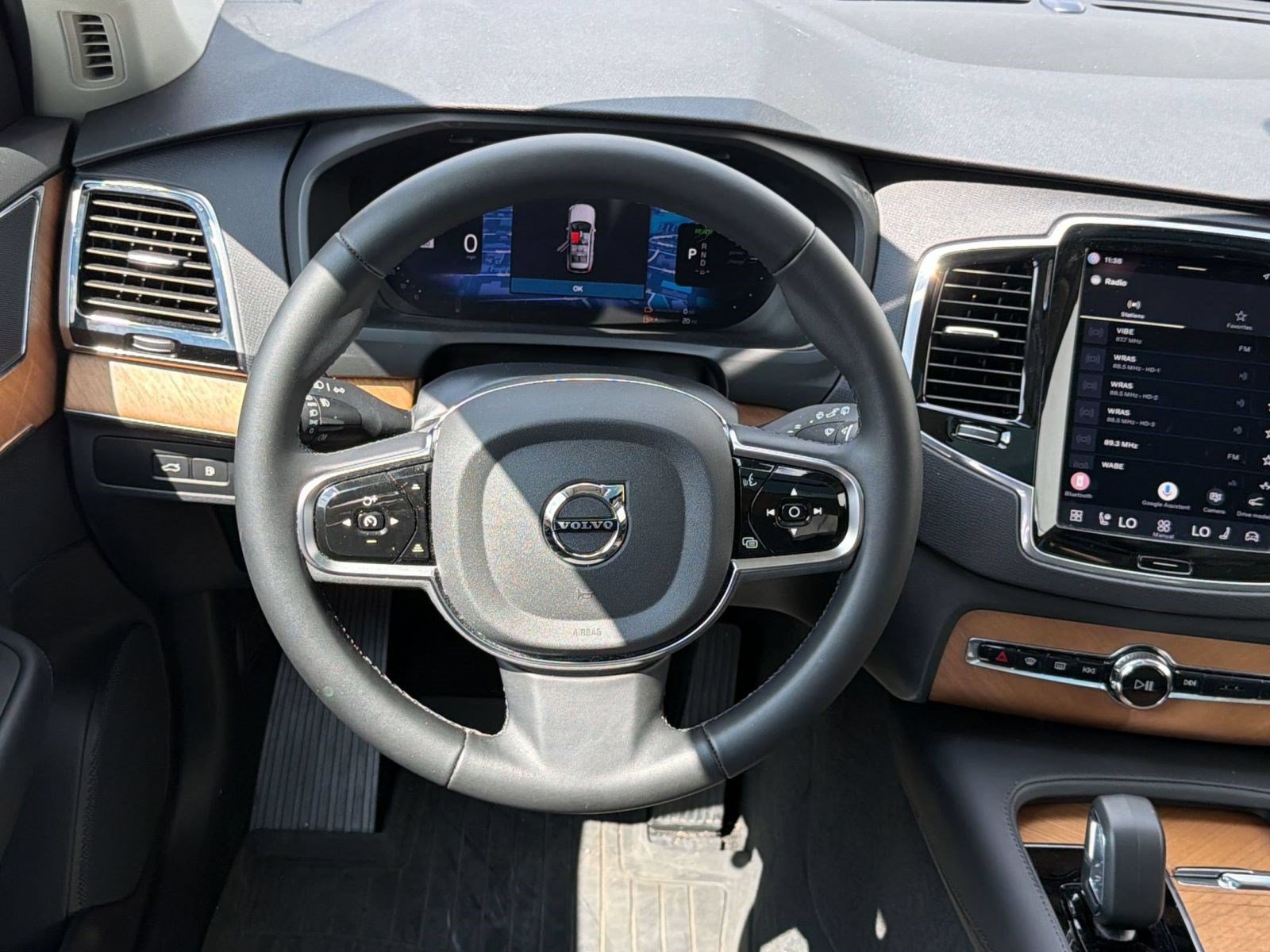 Used 2024 Volvo XC90 T8 Plus w/ Protection Package Premier AWD/4WD image 27