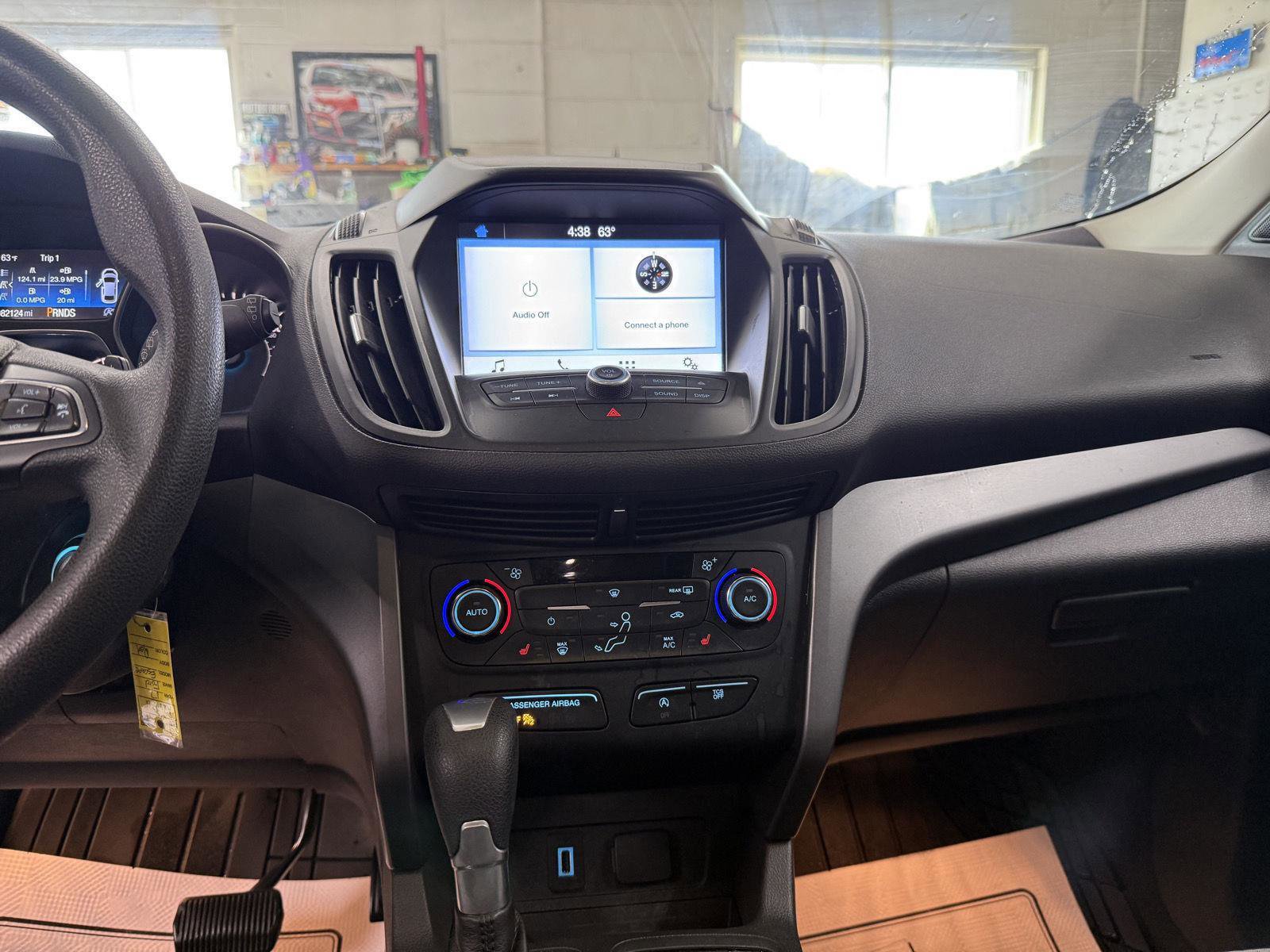 Used 2017 Ford Escape SE w/ Equipment Group 201A AWD/4WD image 16