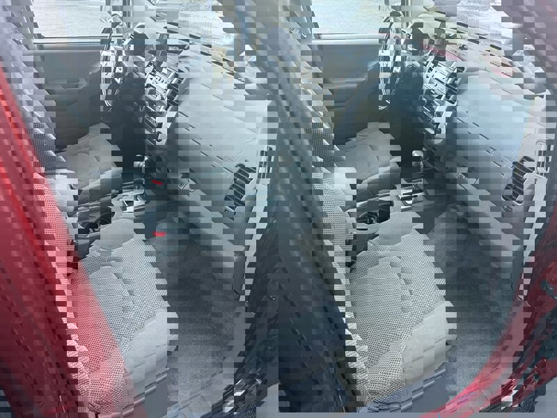 Used 2015 Nissan Frontier S image 14