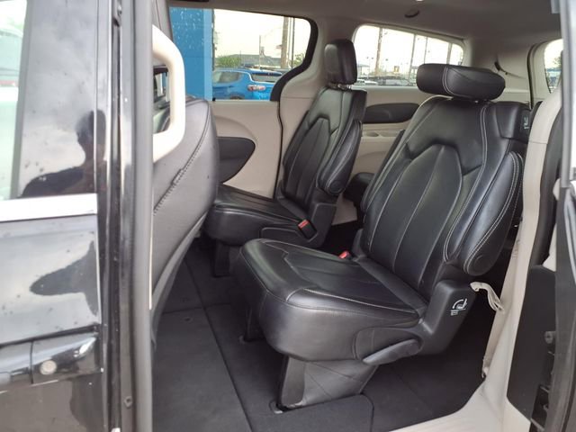 Used 2024 Chrysler Pacifica Touring-L FWD image 15