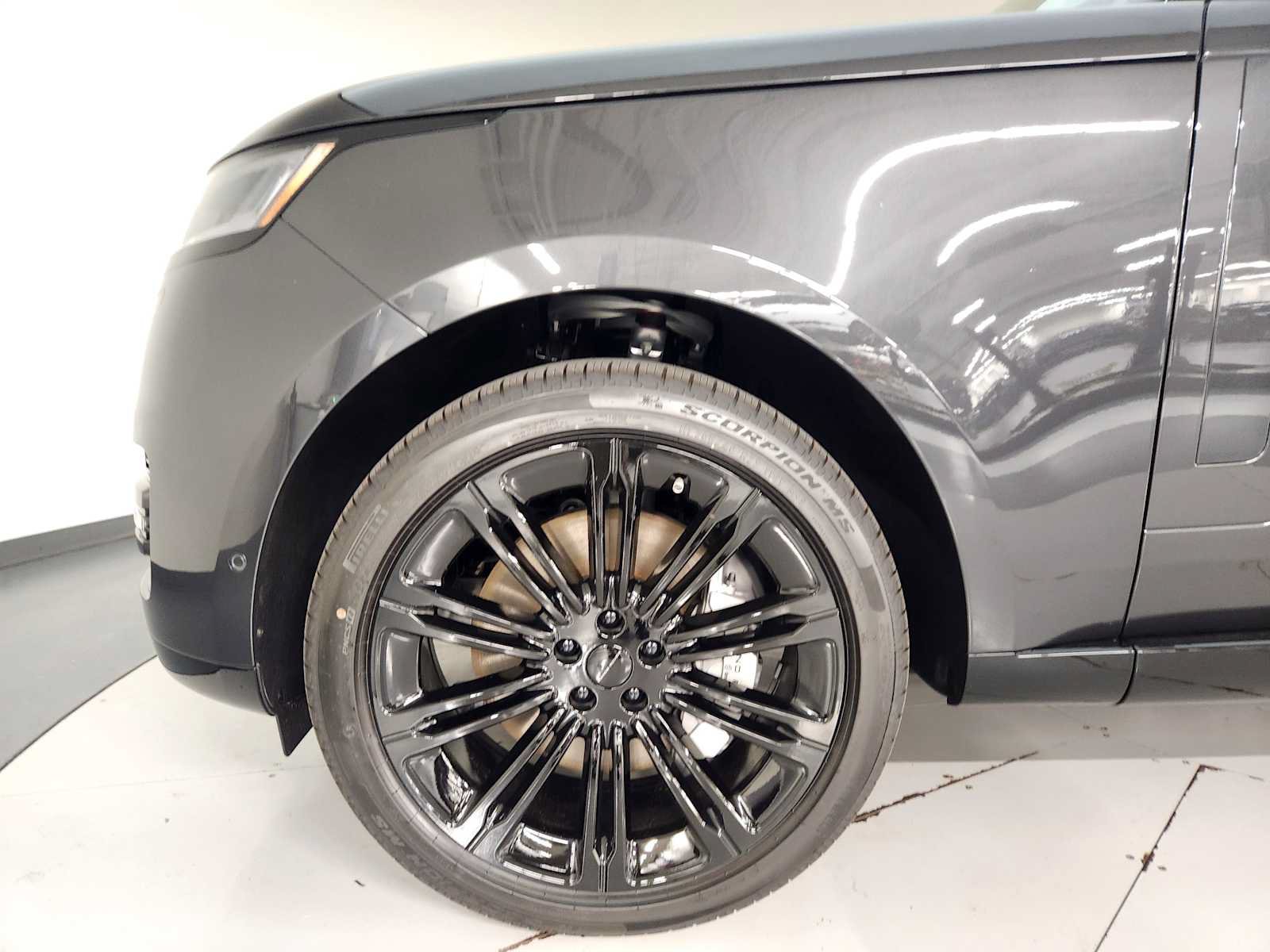New 2026 Land Rover Range Rover Long Wheelbase SE AWD/4WD image 11