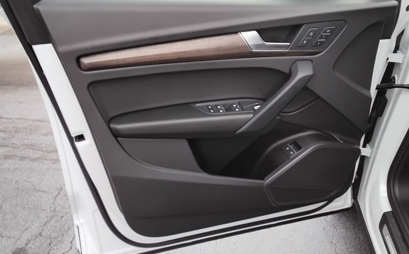 Certified 2024 Audi Q5 e Premium w/ Convenience Package image 15