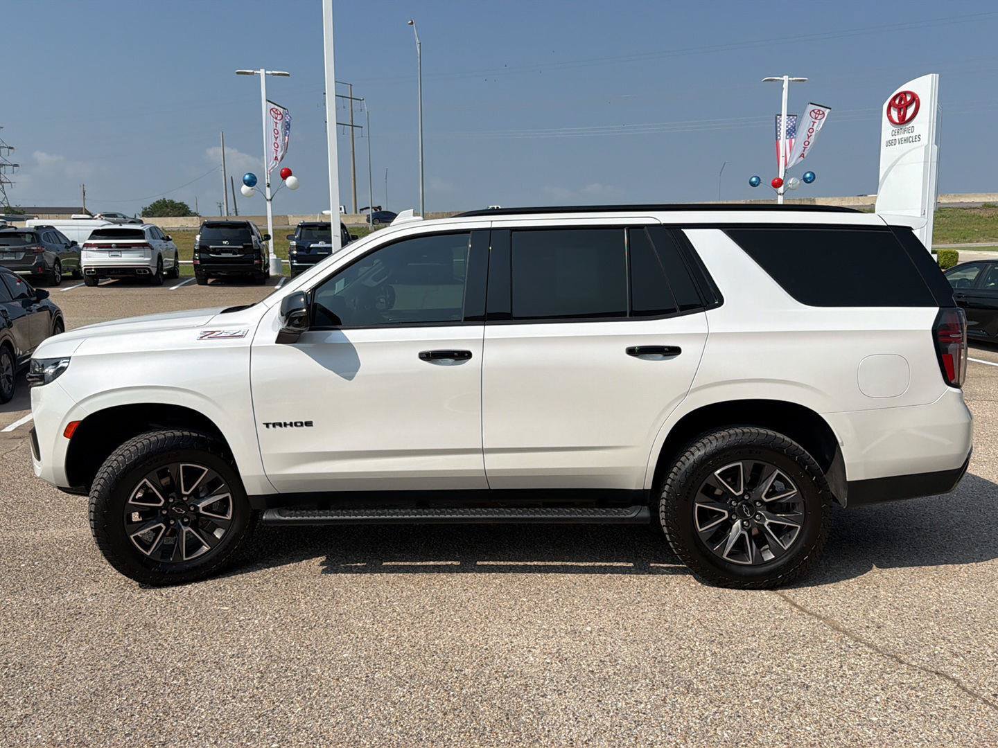 Used 2022 Chevrolet Tahoe Z71 w/ Luxury Package AWD/4WD image 6