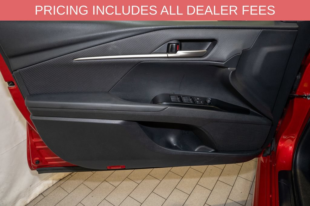 Used 2025 Toyota Camry SE FWD image 11
