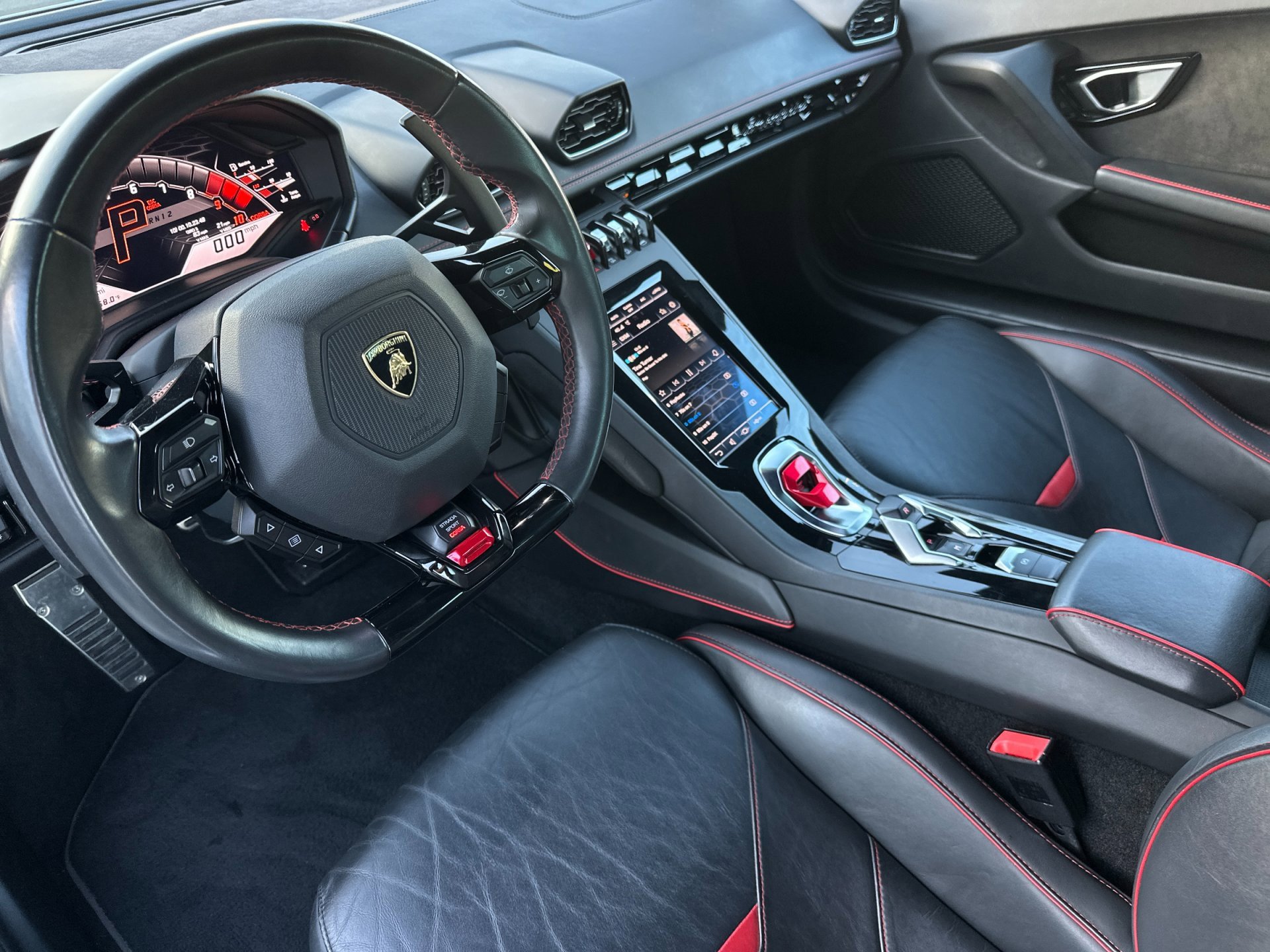 Used 2020 Lamborghini Huracan EVO image 14