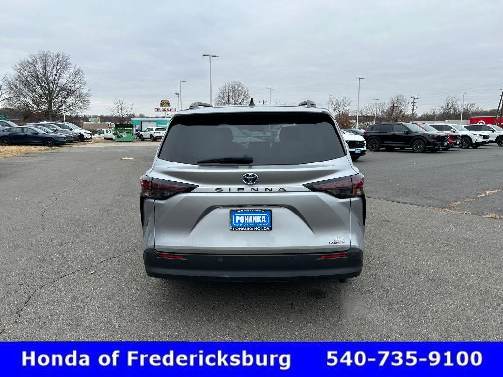 Used 2024 Toyota Sienna XLE image 5