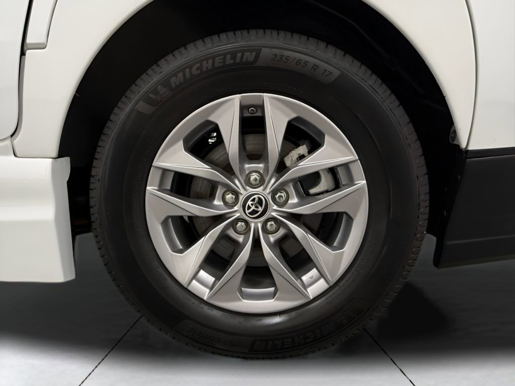 Used 2022 Toyota Sienna XLE w/ XLE Plus Package AWD/4WD image 32