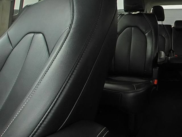 Used 2024 Chrysler Pacifica Touring-L FWD image 30