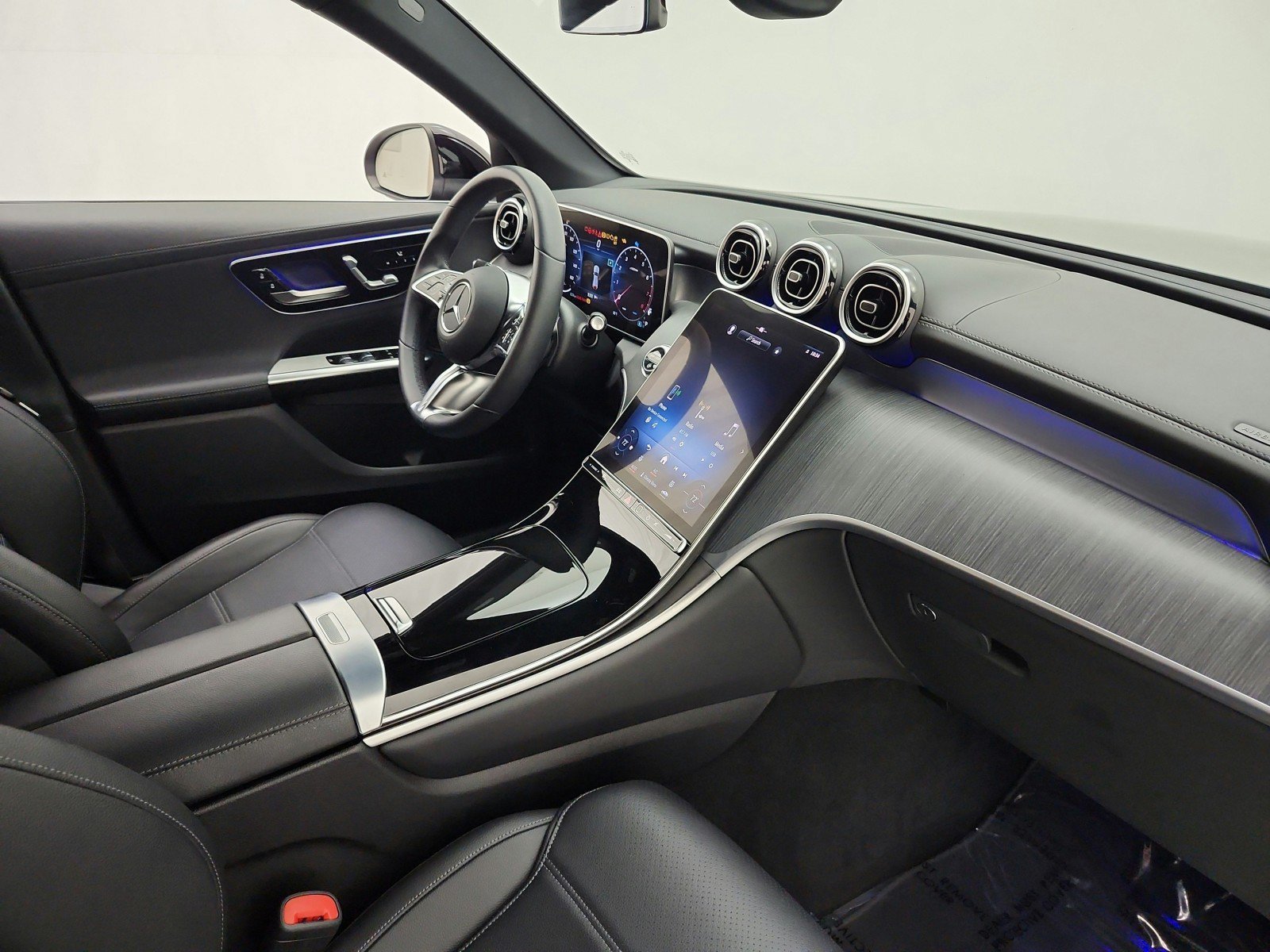 Used 2024 Mercedes-Benz GLC 300 4MATIC image 19