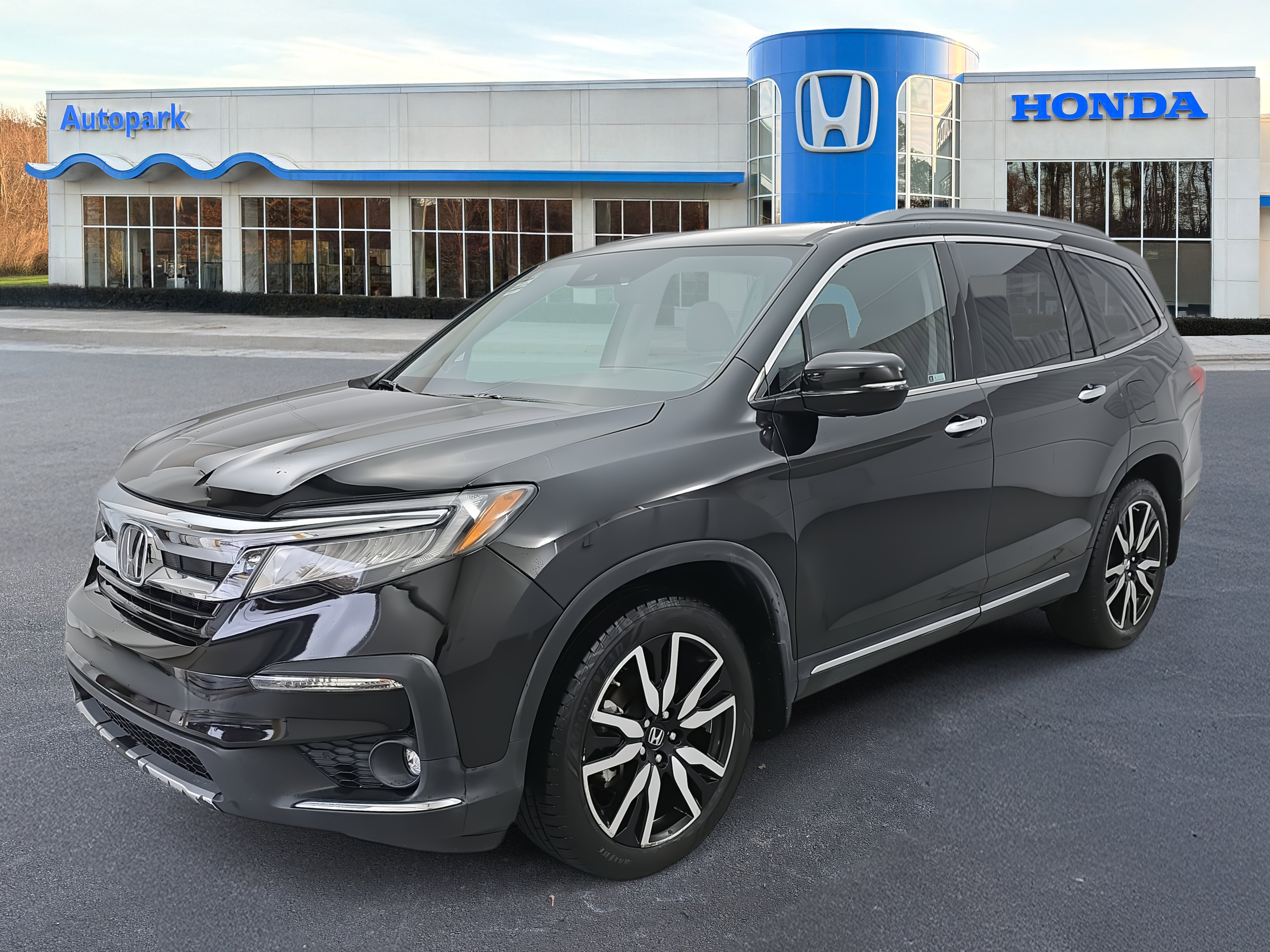 Used 2022 Honda Pilot Touring image 1