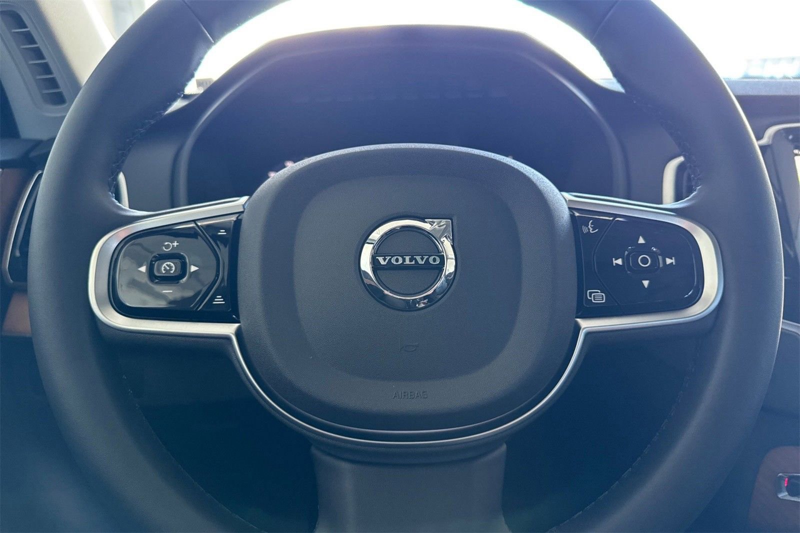 New 2025 Volvo XC90 B6 Plus w/ Protection Package Premier image 24