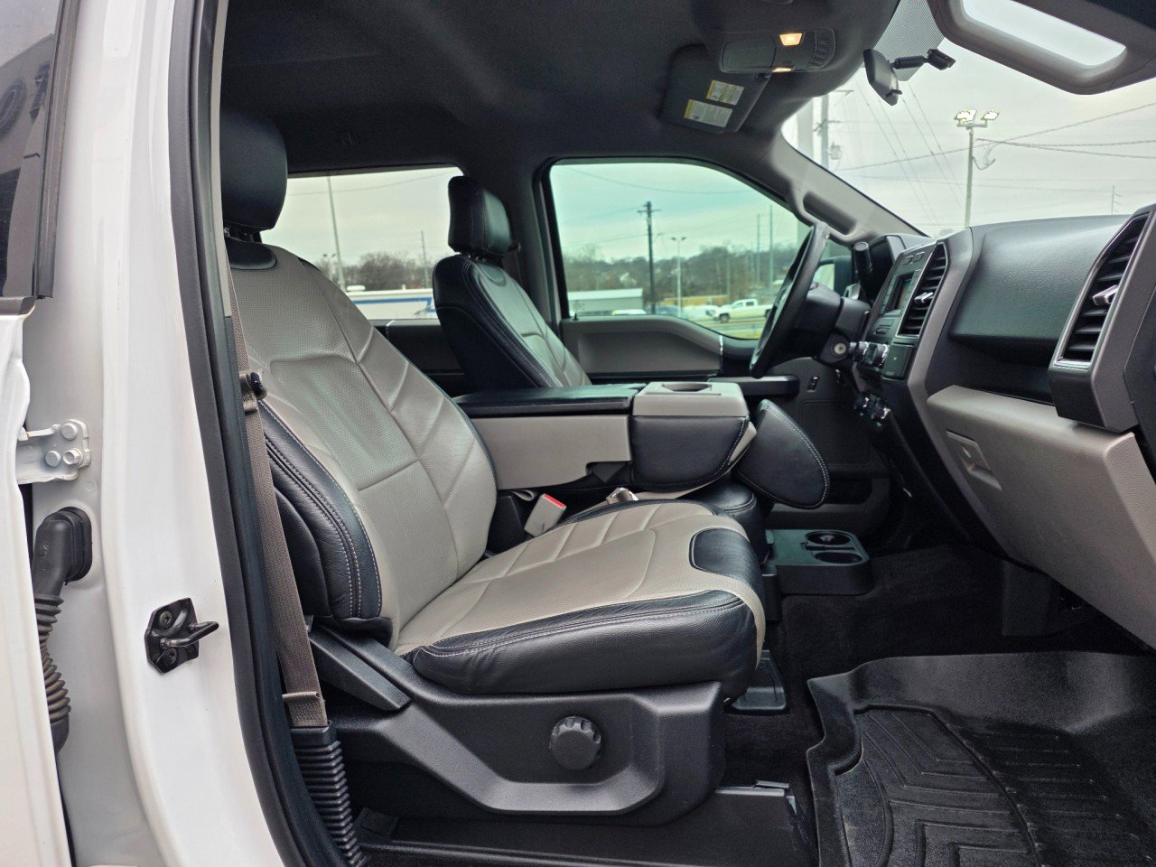 Used 2017 Ford F150 XLT image 14