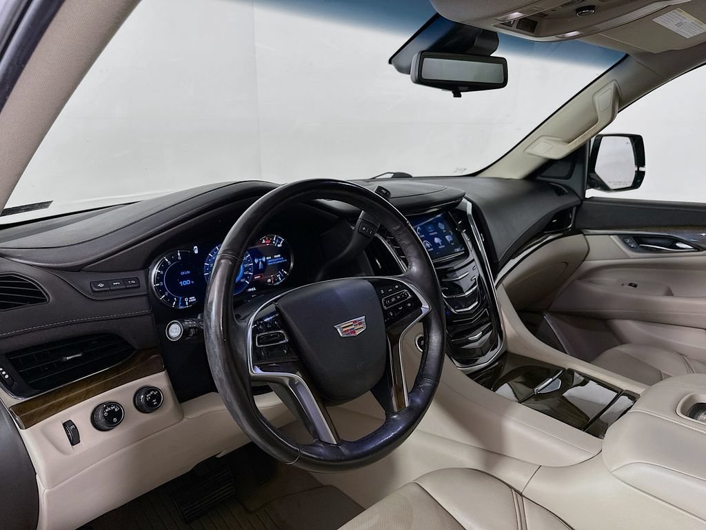 Used 2018 Cadillac Escalade Luxury AWD/4WD image 10