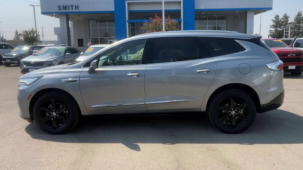 Used 2024 Buick Enclave Essence w/ Sport Touring Edition AWD/4WD image 4