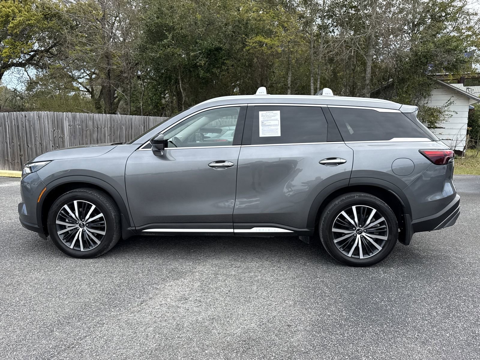 Used 2025 INFINITI QX60 Sensory image 2