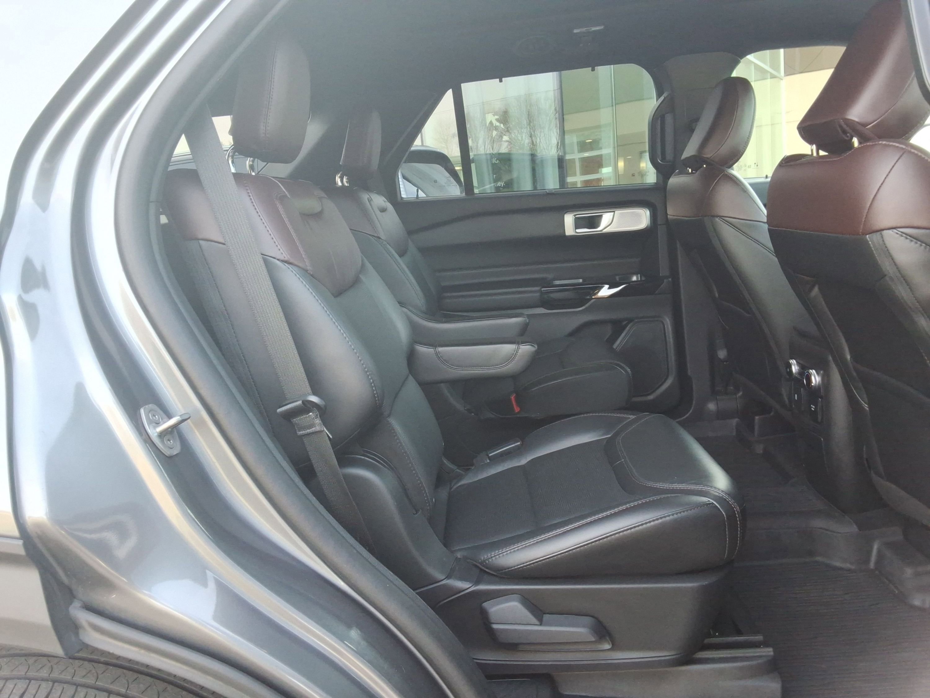 Used 2022 Ford Explorer Platinum w/ Equipment Group 601A image 33