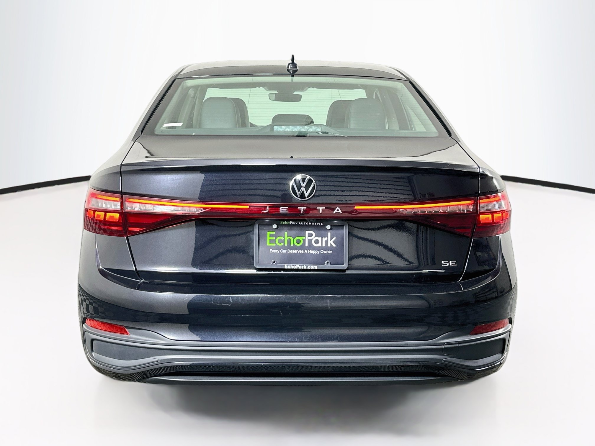 Used 2025 Volkswagen Jetta SE FWD image 7