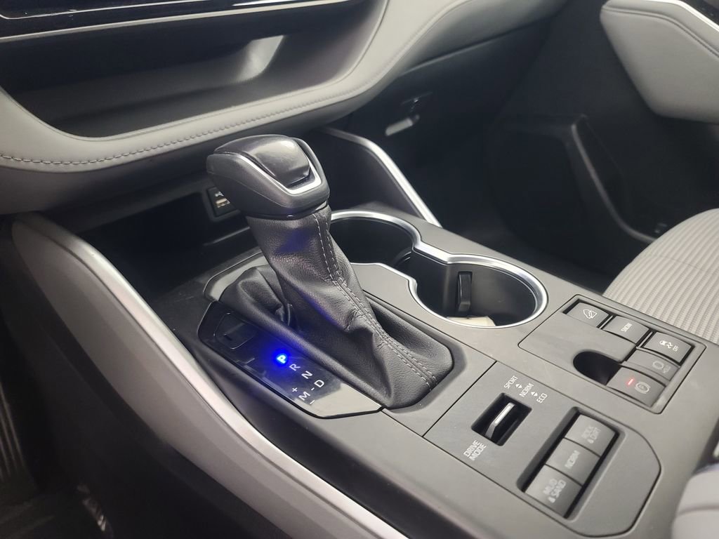 Used 2023 Toyota Highlander LE image 38