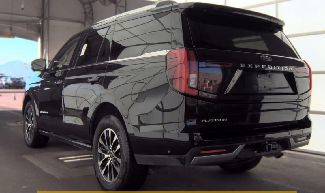 Used 2025 Ford Expedition Platinum AWD/4WD image 7
