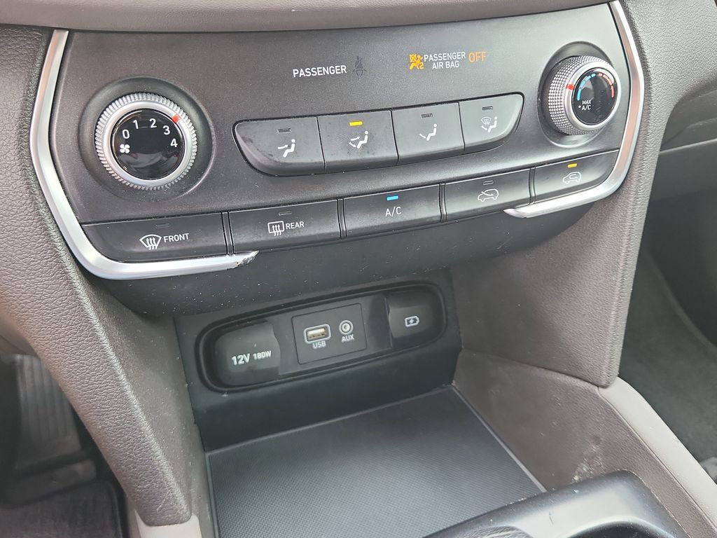 Used 2019 Hyundai Santa Fe SE image 25