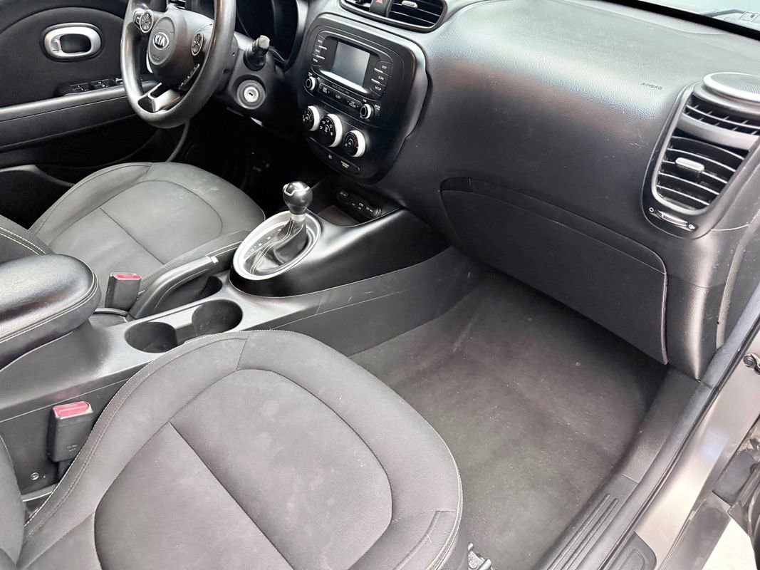 Used 2016 Kia Soul + image 12