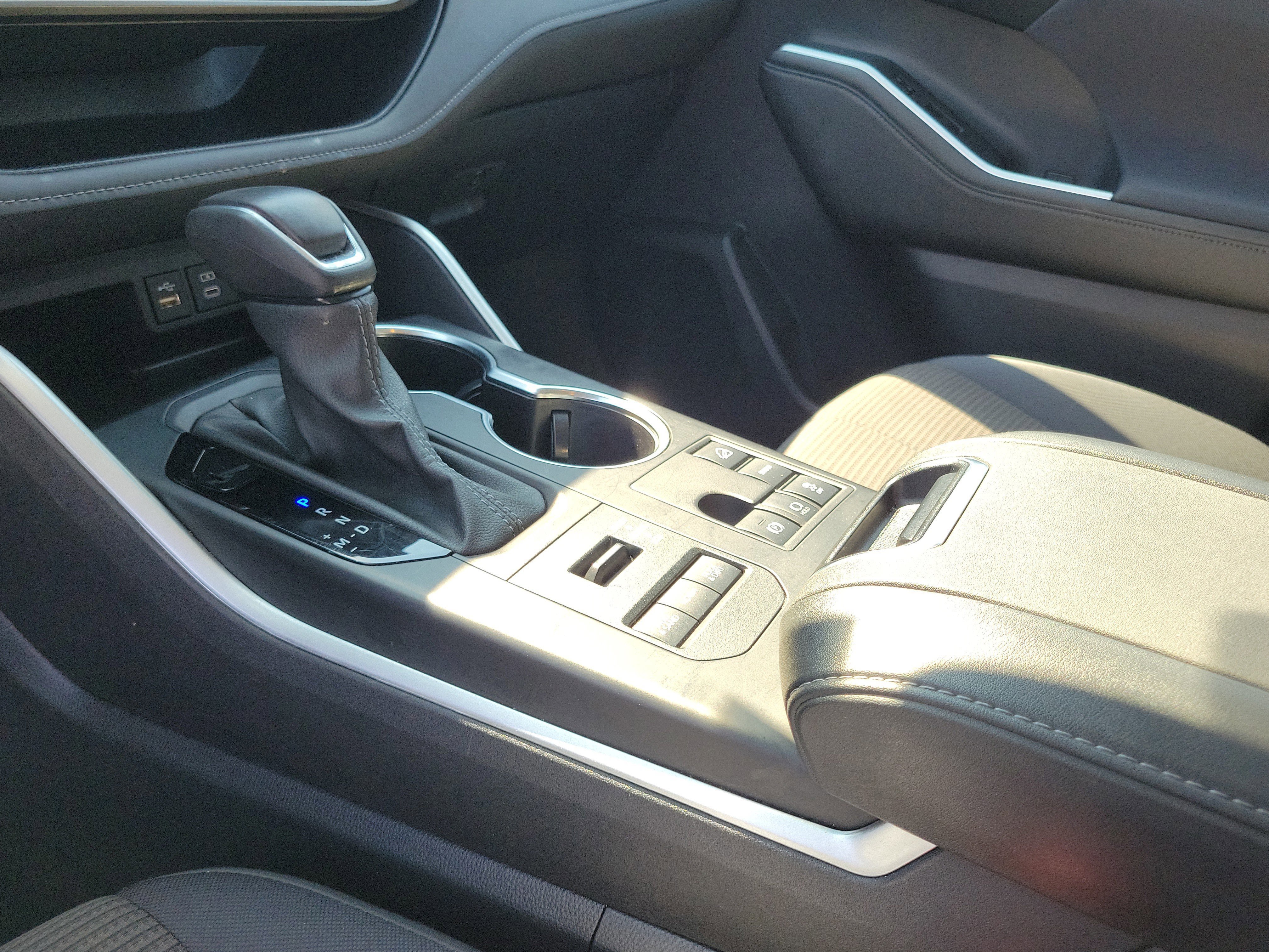 Used 2024 Toyota Highlander LE image 29