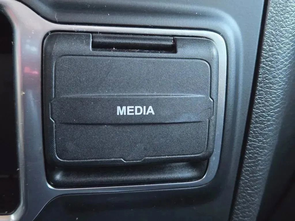 Used 2023 Jeep Wrangler Sport image 23