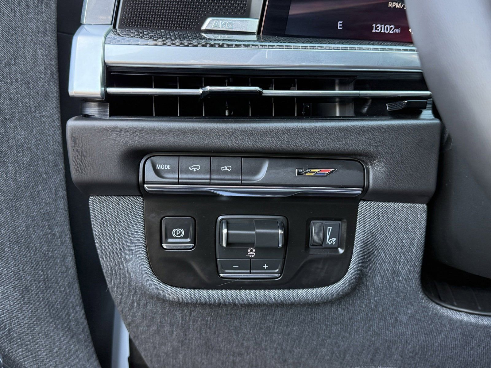 Used 2026 Cadillac Escalade V w/ LPO, ONYX Package image 29