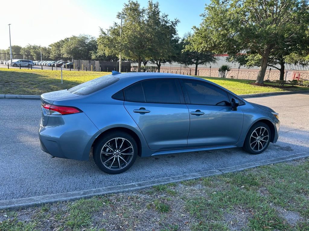 Used 2025 Toyota Corolla LE FWD image 5