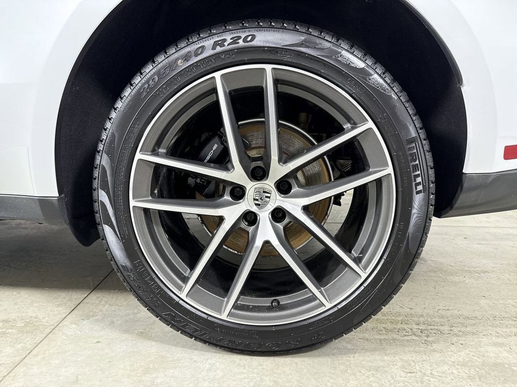 Certified 2025 Porsche Macan image 14