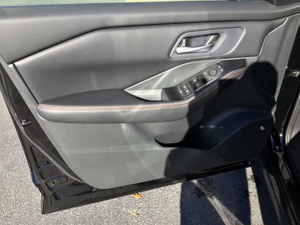 New 2026 Nissan Rogue SV image 9