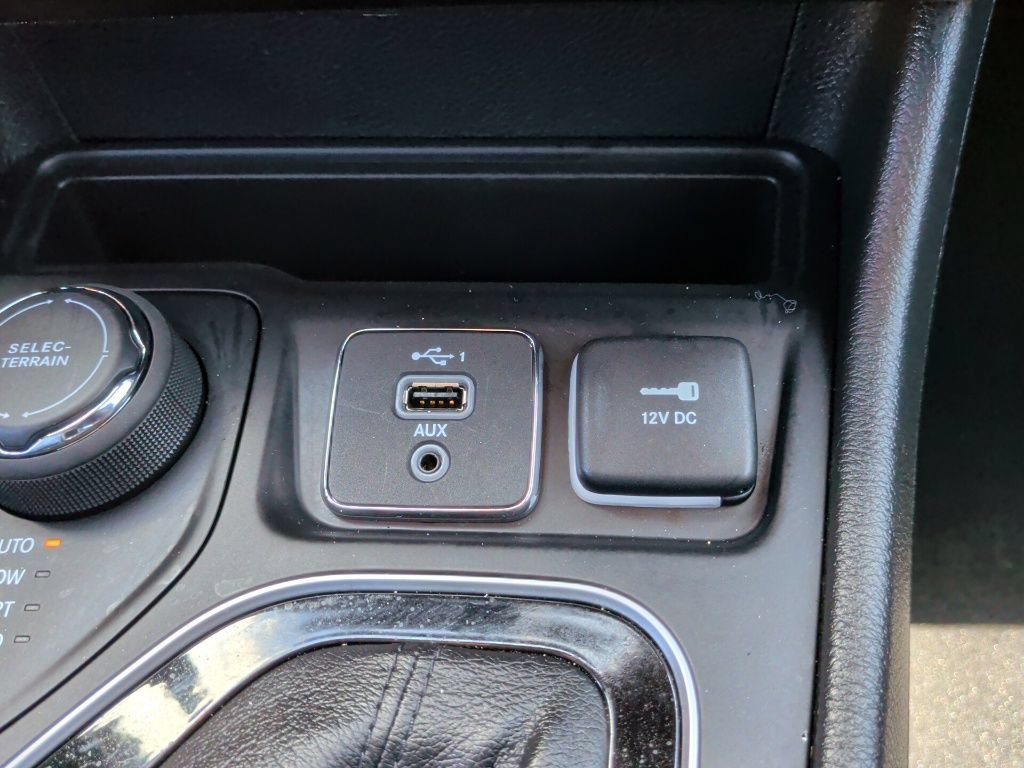 Used 2023 Jeep Cherokee Altitude Lux AWD/4WD image 30
