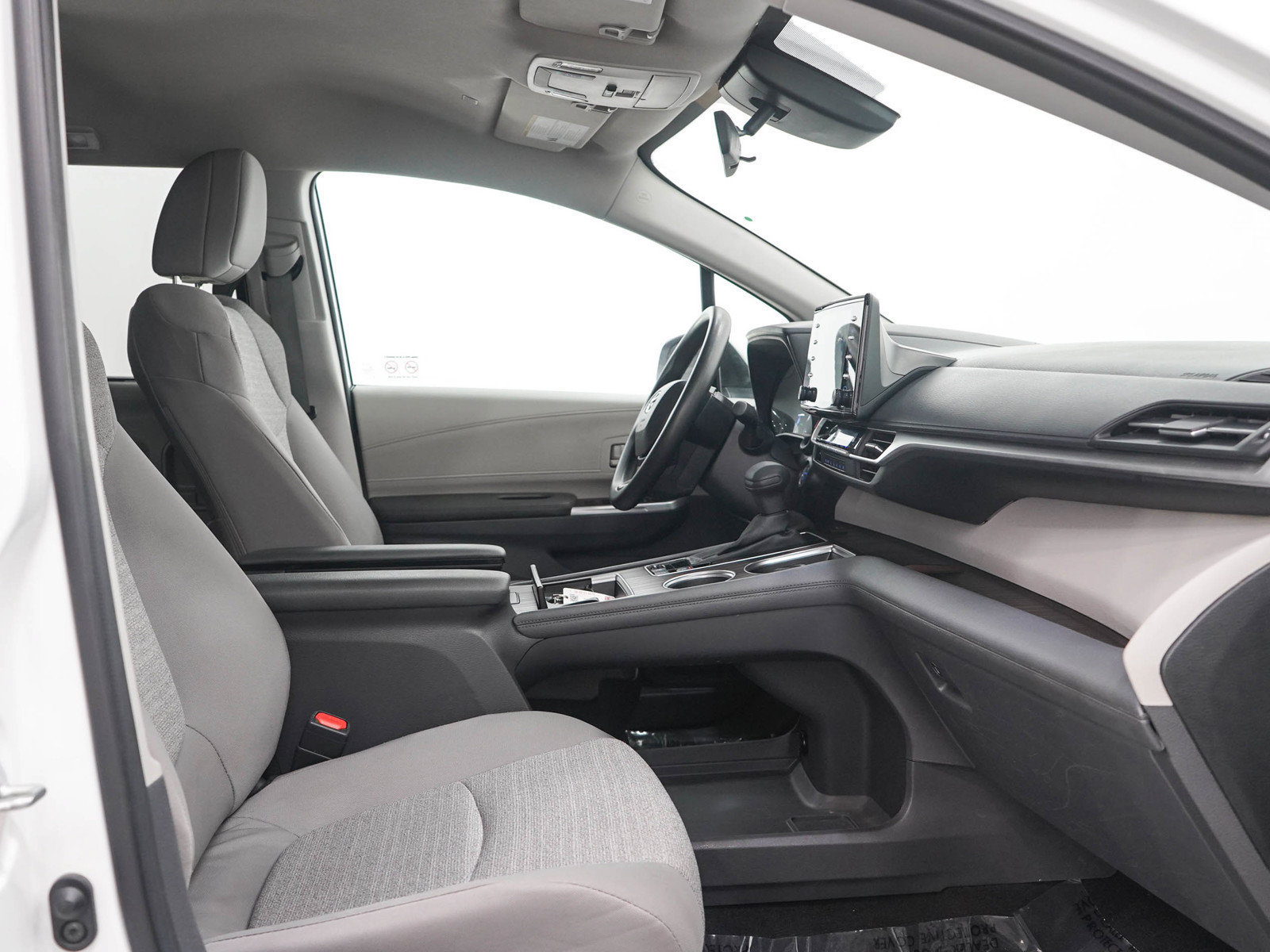 Used 2024 Toyota Sienna LE FWD image 12