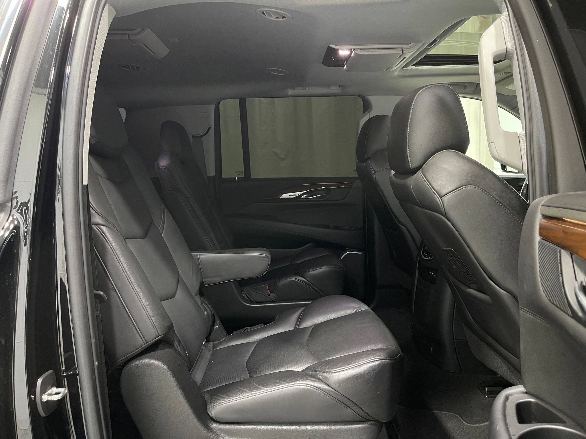 Used 2019 Cadillac Escalade ESV Luxury image 32