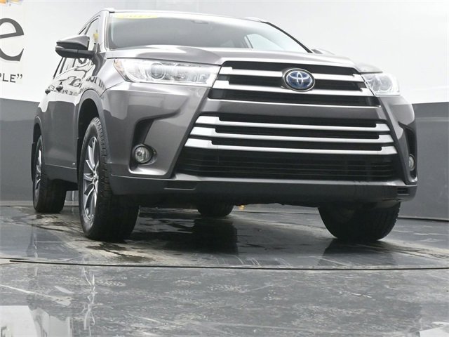 Used 2019 Toyota Highlander XLE image 3