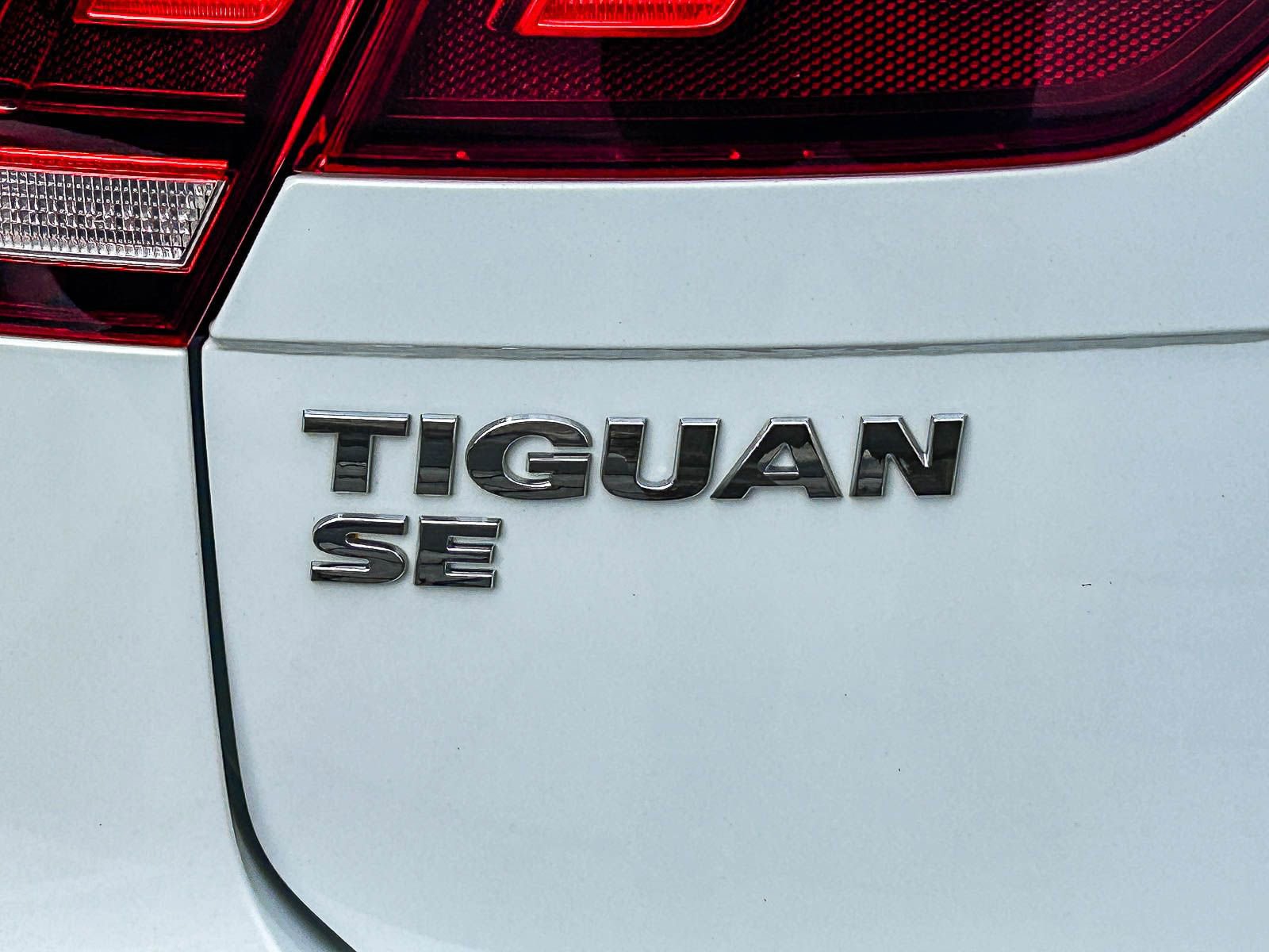 Used 2020 Volkswagen Tiguan SE FWD image 10